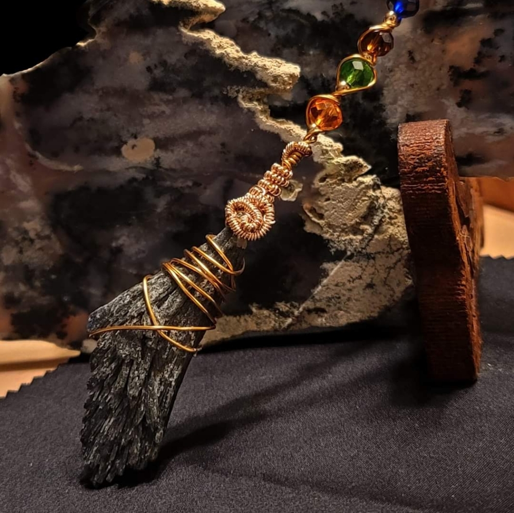 Black kyanite broom
